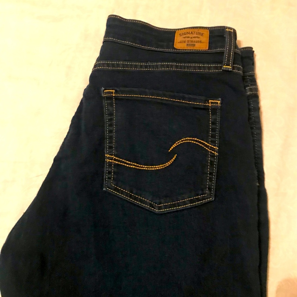 Levi Strauss & Co. Signature Mid-Rise Straight leg jeans